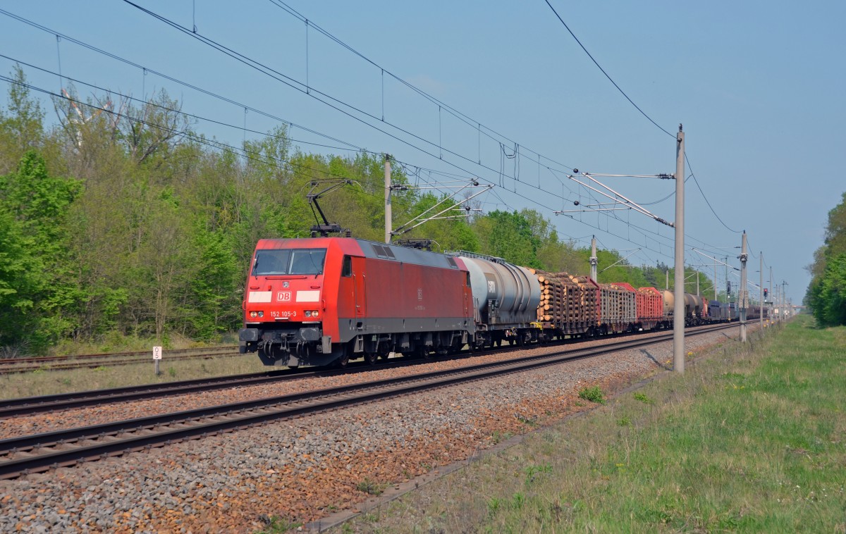Mit einem gemischten Güterzug fuhr 152 105 am 27.04.14 durch Burgkemnitz Richtung Bitterfeld.