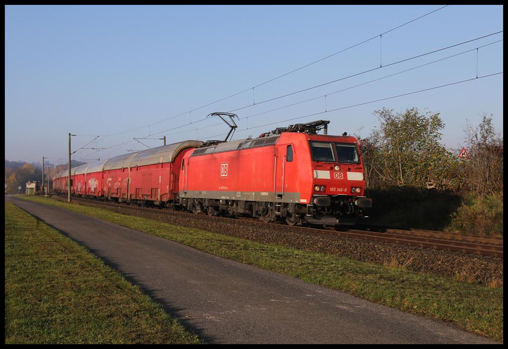 Mit einem geschlossenen Autotransportzug war am 5.11.2020 um 9.29 Uhr die 185146-8 bei Ibbenbüren - Laggenbeck in Richtung Osnabrück unterwegs.