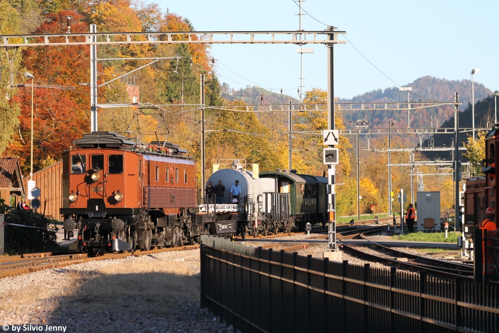 Mit einem GmP wie früher erreicht die Be 4/6 12320 den Bahnhof Bauma mit einem Extrazug von Wald nach Winterthur. Mit diesem Zug reiste ich von Bauma ab und es sollte nun auch den Schluss meiner ''Bauma 2017-Serie'' darstellen.