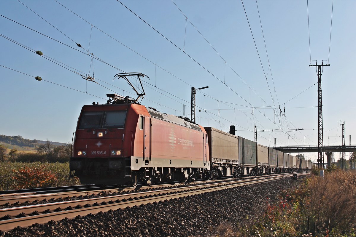 Mit einem  GTS -Containerzug aus Piacenza fuhr am Nachmittag des 31.10.2017 die BRLL/XRAIL 185 595-6  Ruth , welche den Zug auf dem Abschnitt von Basel bis Aachen West bespannte, bei Müllheim (Baden) in Richtung Buggingen.