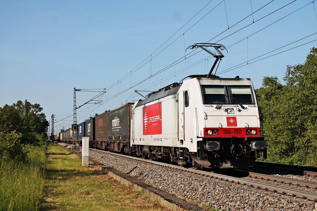 Mit einem  GTS -Containerzug (Zeebrugge - Piacenza) fuhr am Nachmittag des 23.05.2019 die Maquarie/XRAIL 186-150, welche den Zug bis Basel SBB RB bespannte, südlich vom Hp. Buggingen über die Rheintalbahn in Richtung Schweiz.