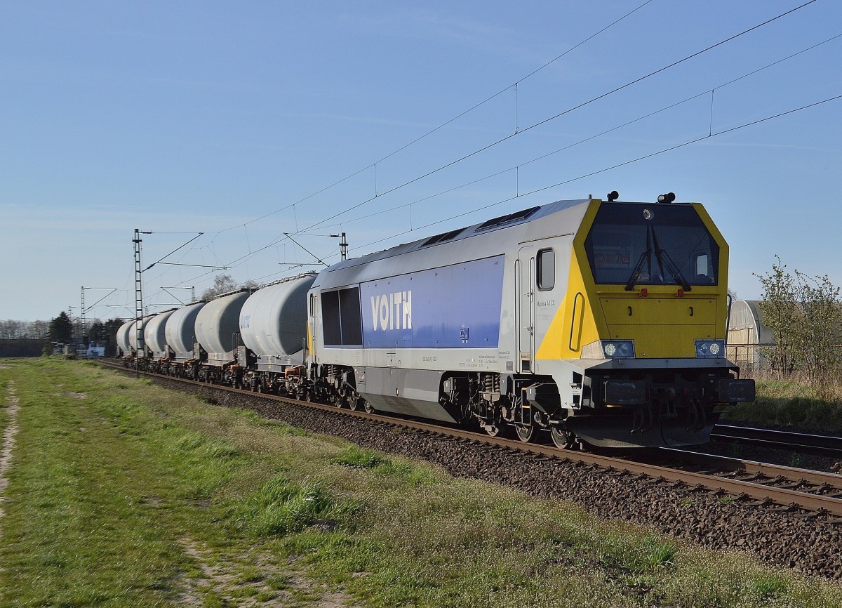 Mit einem Kalkwagenzug aus Richtung Krefeld kommend ist hier die 264 001-9 bei Kaarst gen Neuss gefahren. 12.4.2015