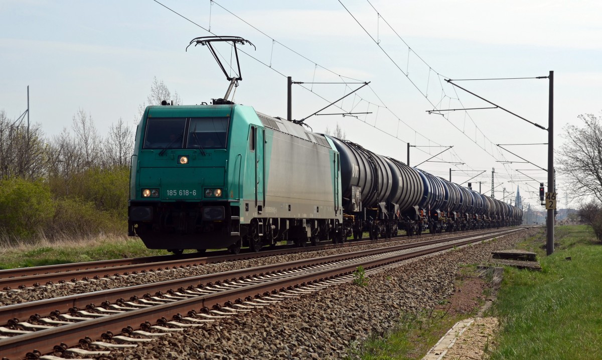Mit einem Kesselwagenzug am Haken rollte 185 618 am 14.04.15 durch Greppin Richtung Dessau.