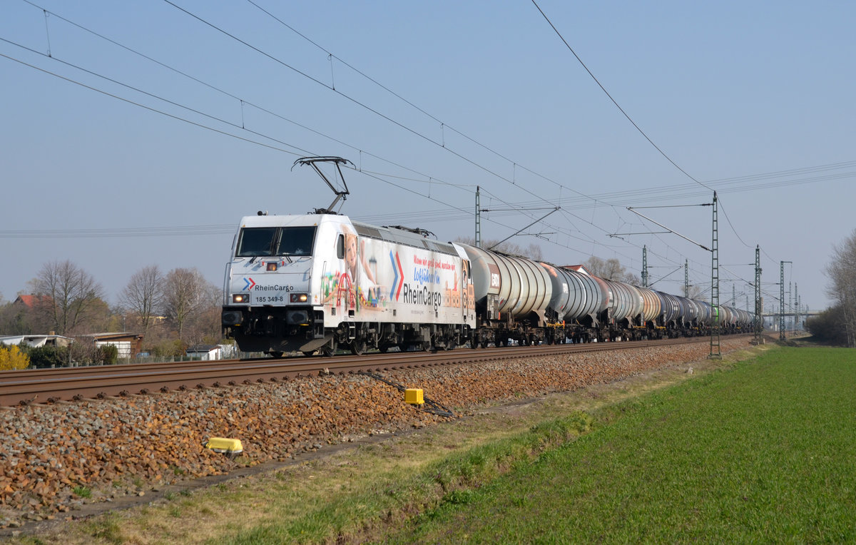 Mit einem Kesselwagenzug aus dem Tanklager Stendell kommend passiert 185 349 der RHC am 28.03.20 Gräfenhainichen Richtung Bitterfeld.