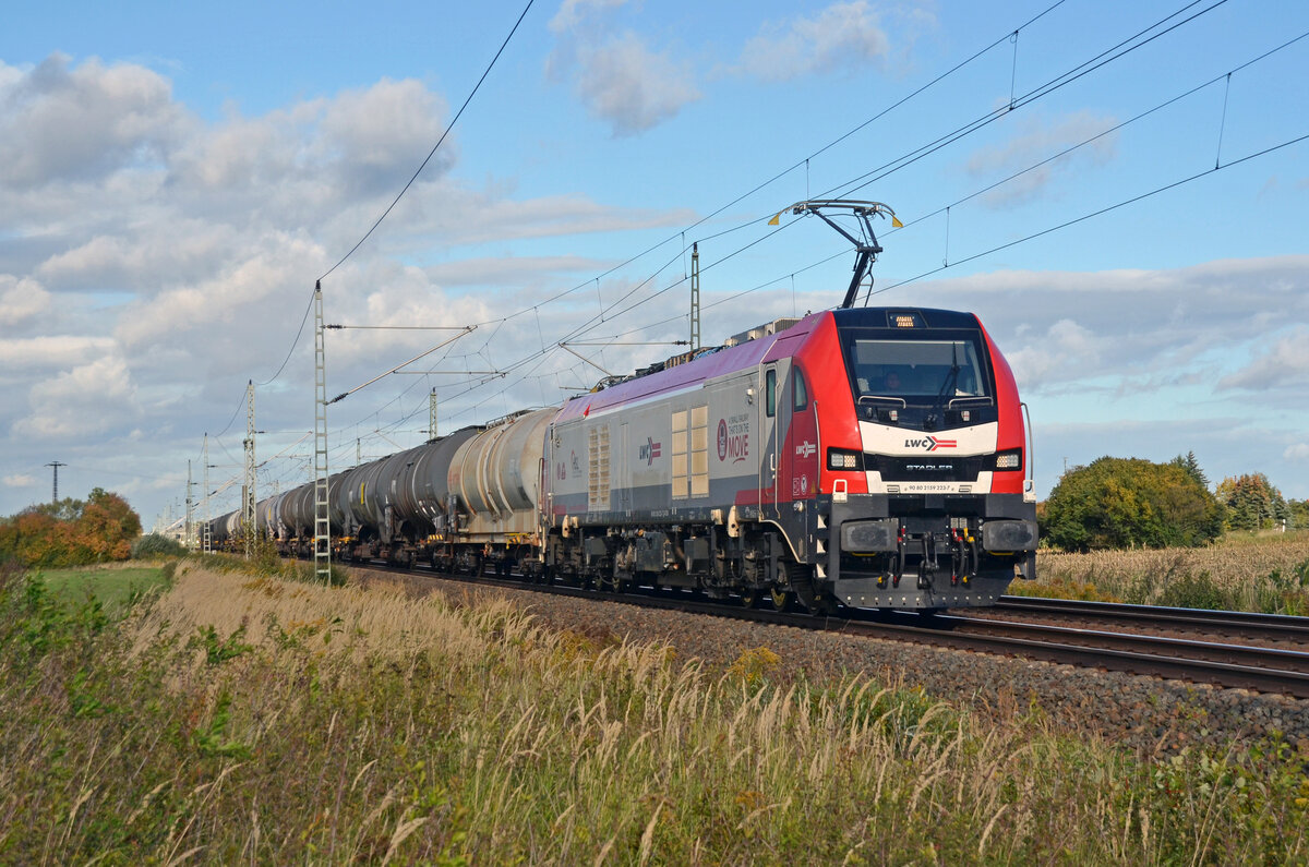 Mit einem Kesselwagenzug rollte am 03.10.22 159 223 der LWC durch Gräfenhainichen Richtung Bitterfeld.