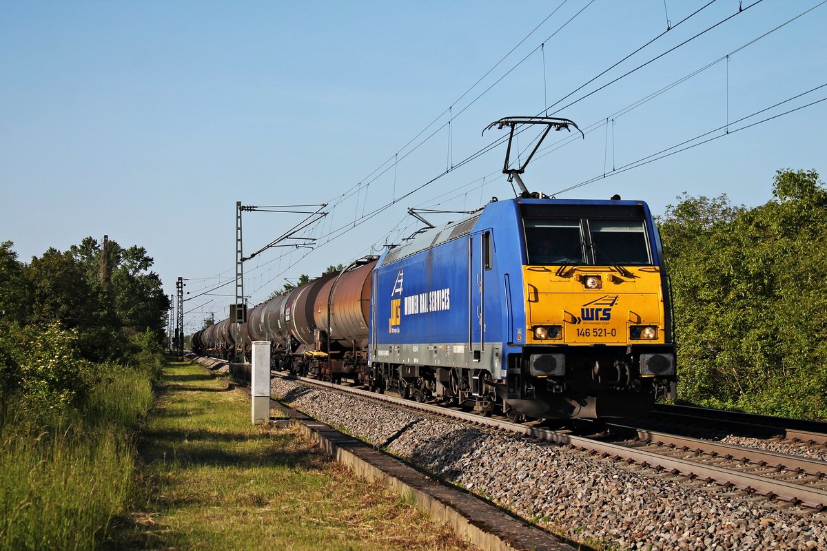 Mit einem Kesselzug in die Schweiz fuhr am Nachmittag des 23.05.2019 die Maquarie/WRS 146 521-0  Widmer Rail Services  südlich vom Haltepunkt Buggingen über die KBS 703 durchs Rheintal in Richtung Schweizer Grenze.