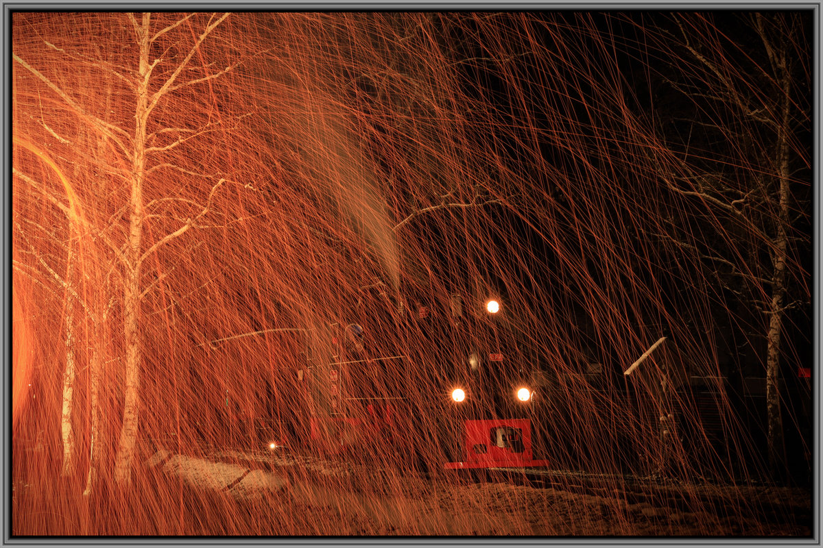 Mit einem kleinen Feuerwerk verabschiede ich mich für 2018 und möchte allen Hier ein erfolgreiches und Gesundes 2019 Wünschen ! 
Abschluss eines perfekten Foto-Tages im Dezember 2018 in Stainz ! 