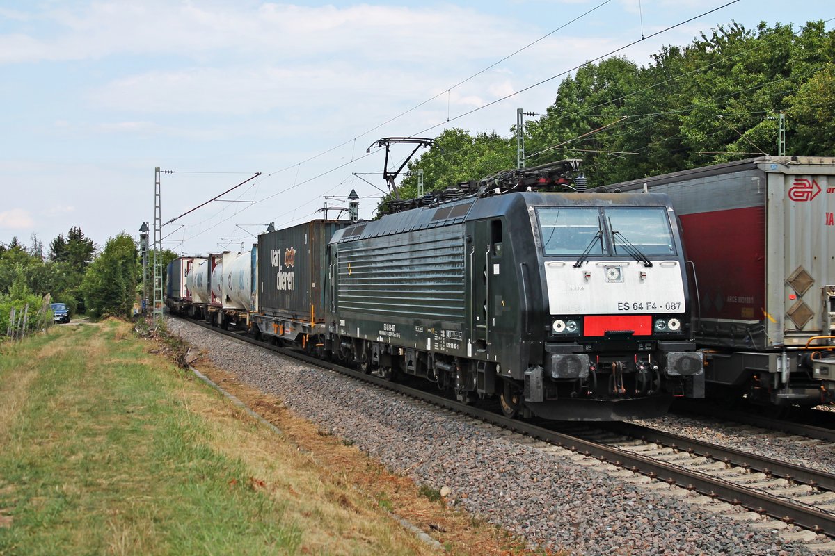 Mit einem KLV aus Rotterdam Waalhaven fuhr am Nachmittag des 20.07.2019 die MRCE/SBBCI ES 64 F4-087 (189 987-1) am Abzweig Leutersberg aus Richtung Freiburg (Brsg) Rbf kommend gen Schweiz.