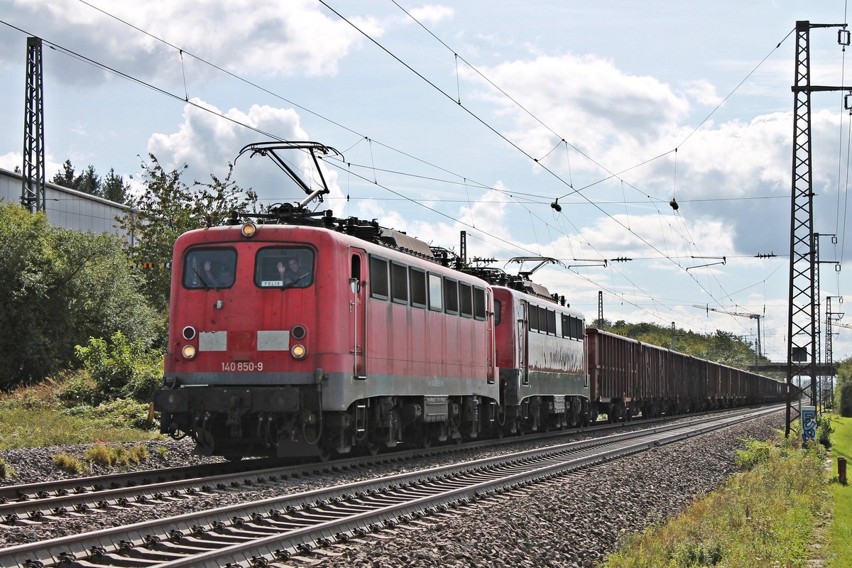 Mit einem leeren  Rüben -Zug (Frauenfeld (CH) - Nördlingen) fuhr am Nachmittag des 28.09.2019 die BYB 140 850-9 zusammen mit der Schwester 140 856-6, welchen den Zug seit Basel Bad Rbf bespannten, südlich vom Haltepunkt Auggen über die Rheintalbahn in Richtung Müllheim (Baden).