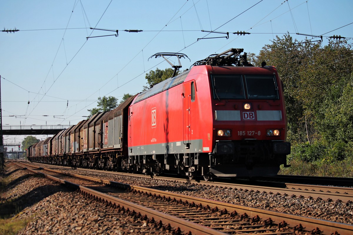 M.it einem leeren SBB Coilzug fuhr die 185 127-8 durch den Bahnhof von Orschweier gen Offenburg. (27.09.2014)