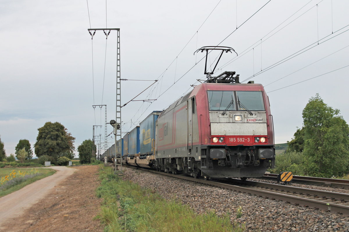 Mit einem  LKW Walter -KLV fuhr am 16.09.2016 die Beacon Rail/Crossrail 185 592-3 von Aachen West bis zum Rangierbahnhof Muttenz, als sie bei Müllheim (Baden) bildlich festgehalten werden konnte.