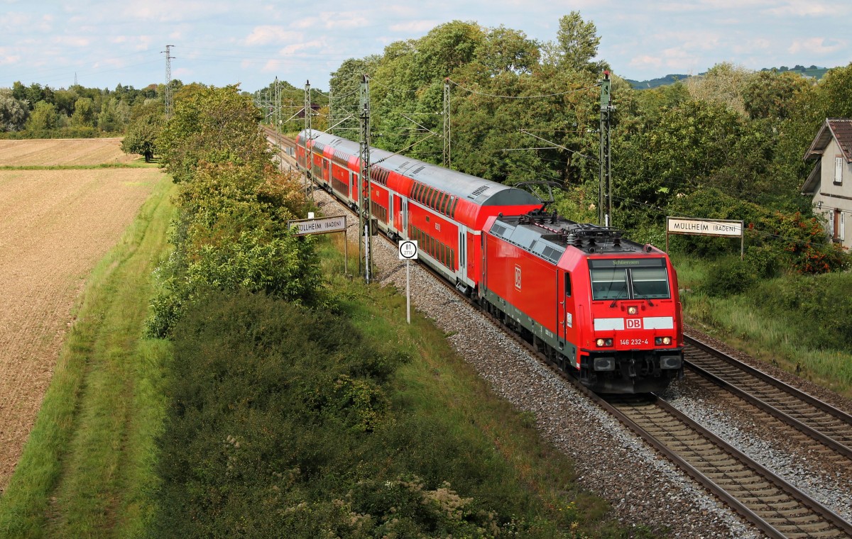 Mit einem Regionalzug (Offenburg - Schliengen) fuhr die Freiburger 146 232-4 aus dem Bahnhof von Müllheim (Baden) ihrem Ziel entgegen.
