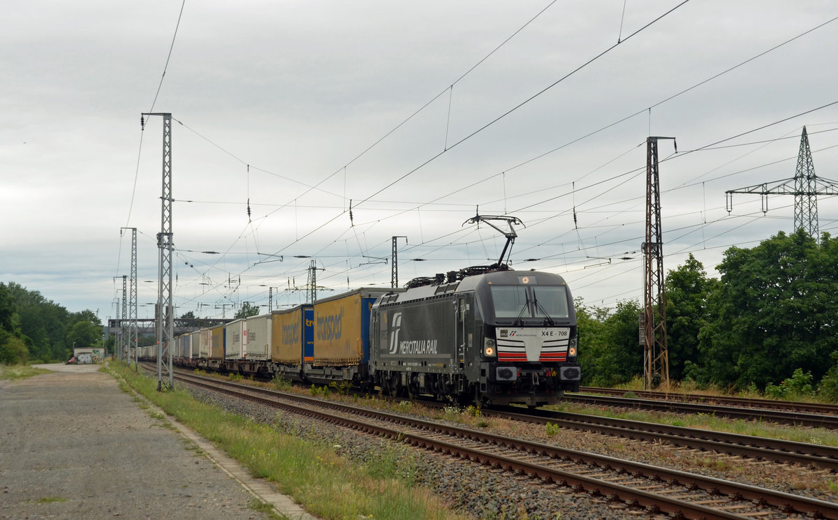 Mit einem Schenker-KLV am Haken rollte 193 708 der Mercitalia Rail am 01.07.20 durch Saarmund Richtung Schönefeld.