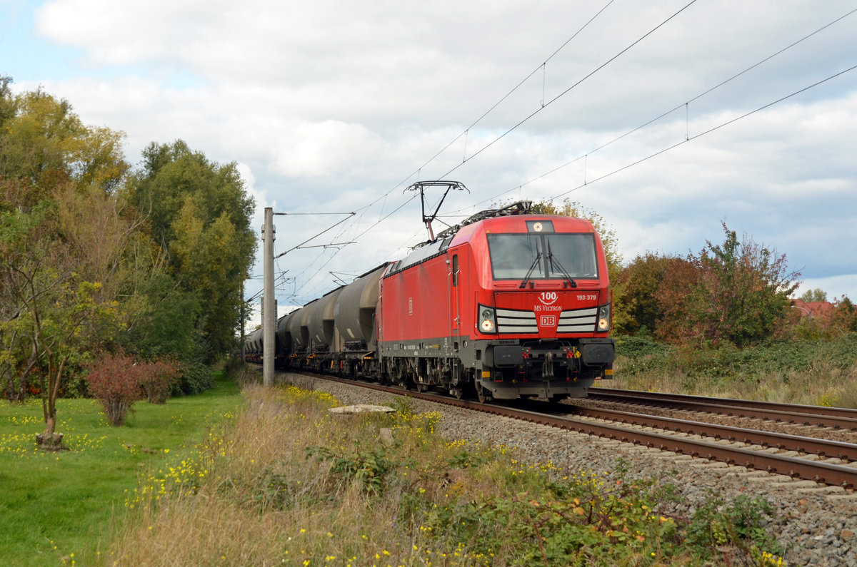 Mit einem Silozug von Rotterdam in die Slowakei rollte 193 379 am 11.10.20 durch Greppin Richtung Bitterfeld.