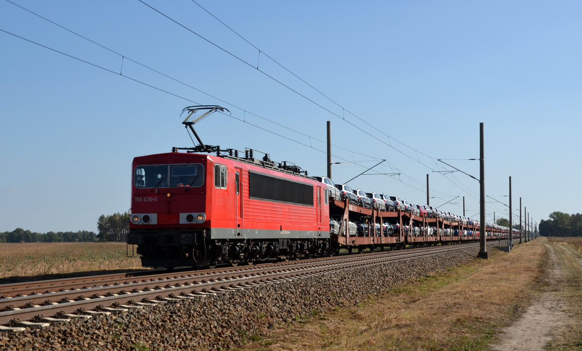 Mit einem Skodazug am Haken rollte 155 030 am 27.09.18 durch Marxdorf Richtung Falkenberg/E.