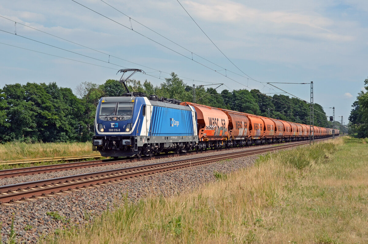 Mit einem Wascosa-Silozug am Haken rollte am 20.07.25 388 016 der CD Cargo durch Jütrichau Richtung Magdeburg.