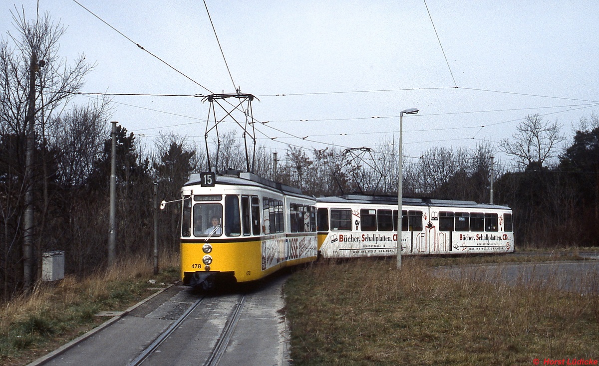 Mit einem Zug nach Heumaden verläßt ein Zug der Linie 15 die Endhaltestelle Freiberg. Das Foto entstand am 25.02.1990, am 03.11.1990 wurde der Stadtbahnbetrieb aufgenommen.