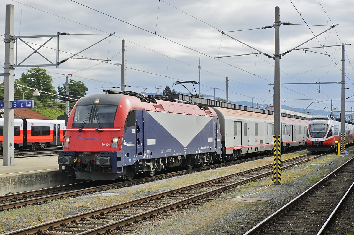 Mit einem Zug nach Udine verlässt die 190 301 der Ferrovie Udine Cividale am 23.08.2022 den Villacher Hauptbahnhof