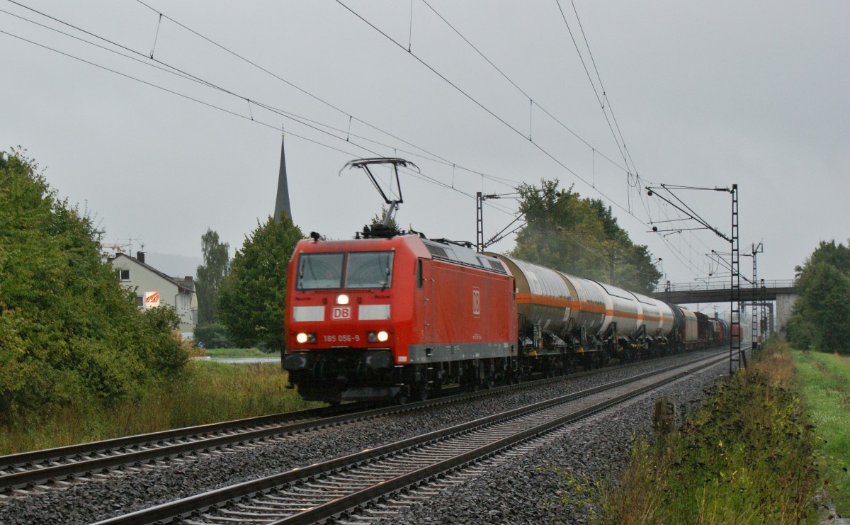 Mit einen gemischten Gterzug die 185 056-9 am 18.09.13 bei Thngersheim.