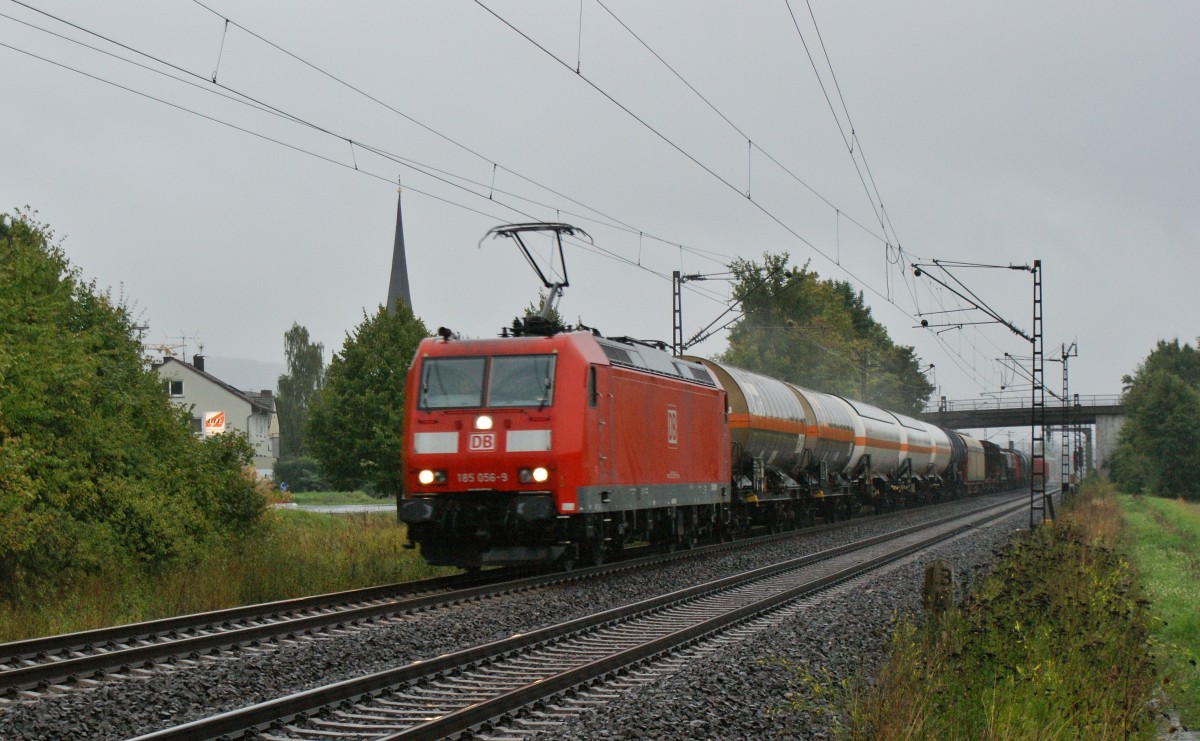 Mit einen gemischten G�terzug die 185 056-9 am 18.09.13 bei Th�ngersheim.