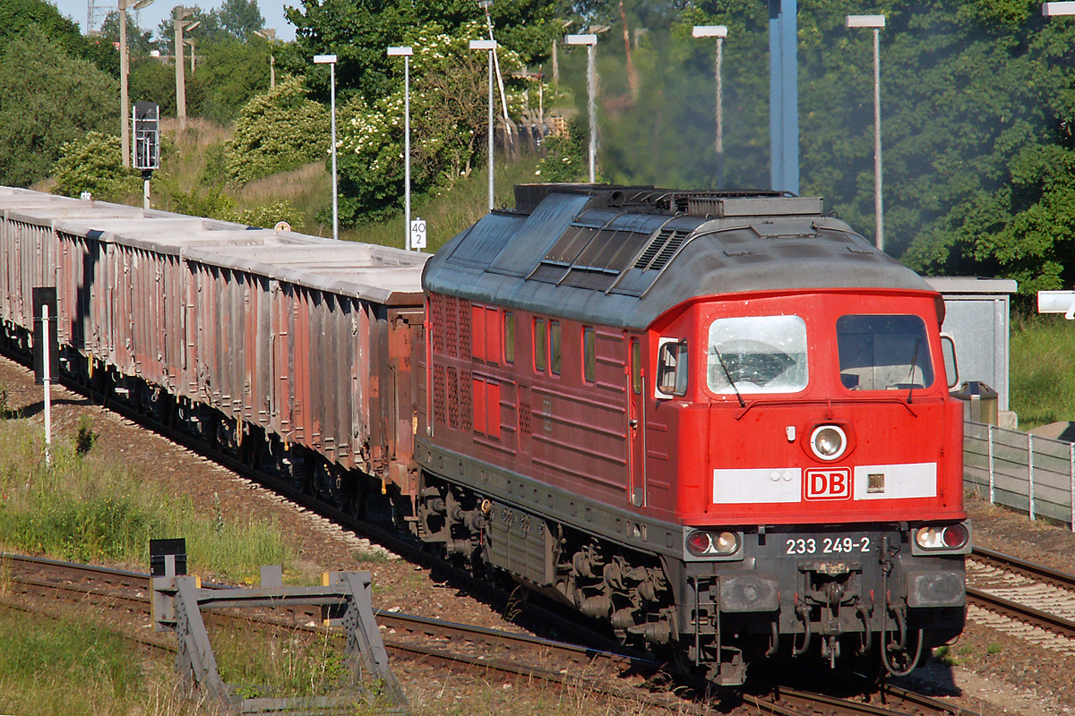 Mit entladenen Ea aus dem Anschluss  in Pasewalk-Ost fährt der Zug nach Pasewalk. - 15.06.2010