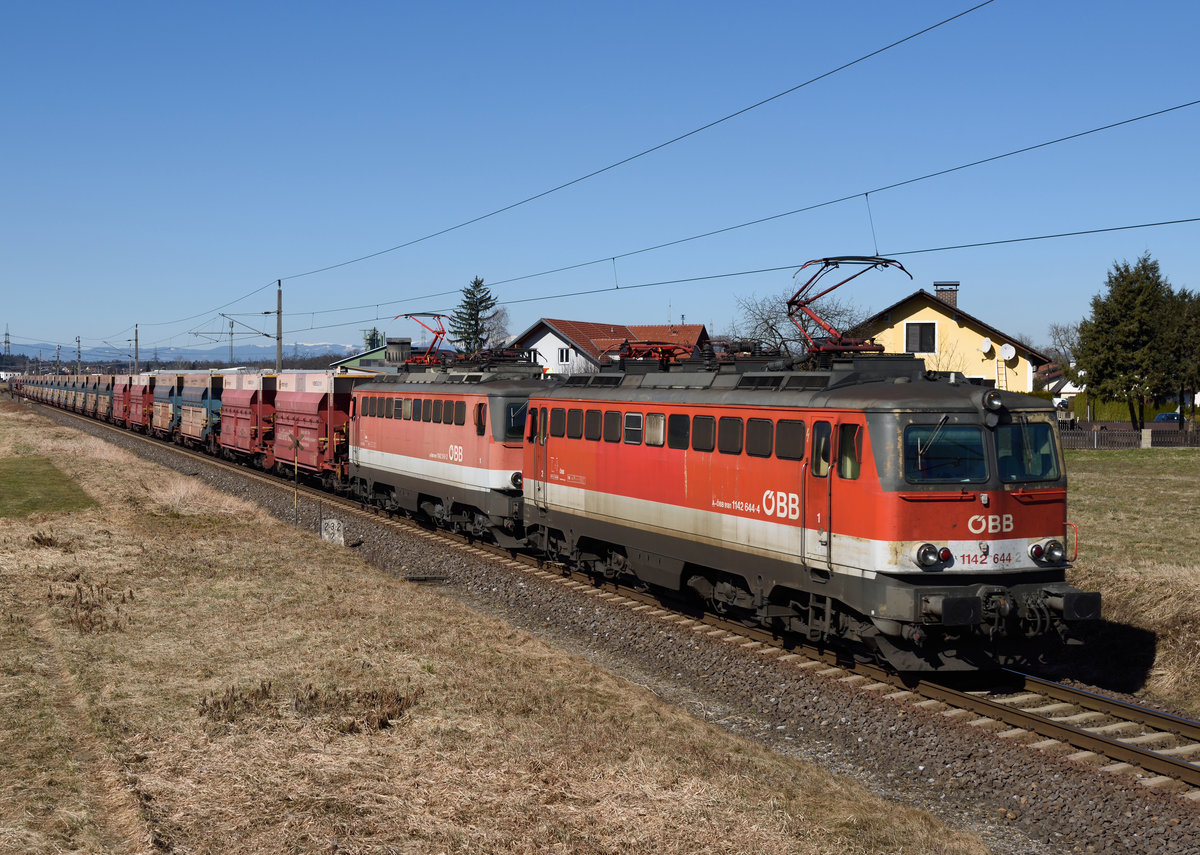 Mit etwas Glück kann man auch im Jahr 2021 die betagte Baureihe 1142 im Tandembetrieb erwischen, so auch am 01. März 2021 als die 1142 644 sowie die 1142 598 den Leererzug 47407 von Leoben Donawitz nach Leibnitz brachten und dabei von mir in Werndorf fotografiert wurden.