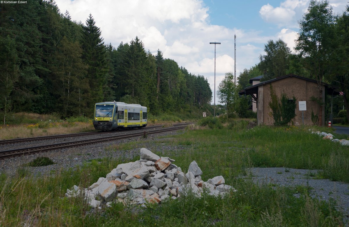 Mit Fotowolke fuhr in Röslau die ag84675 von Marktredwitz nach Hof Hbf ein, 19.08.2016