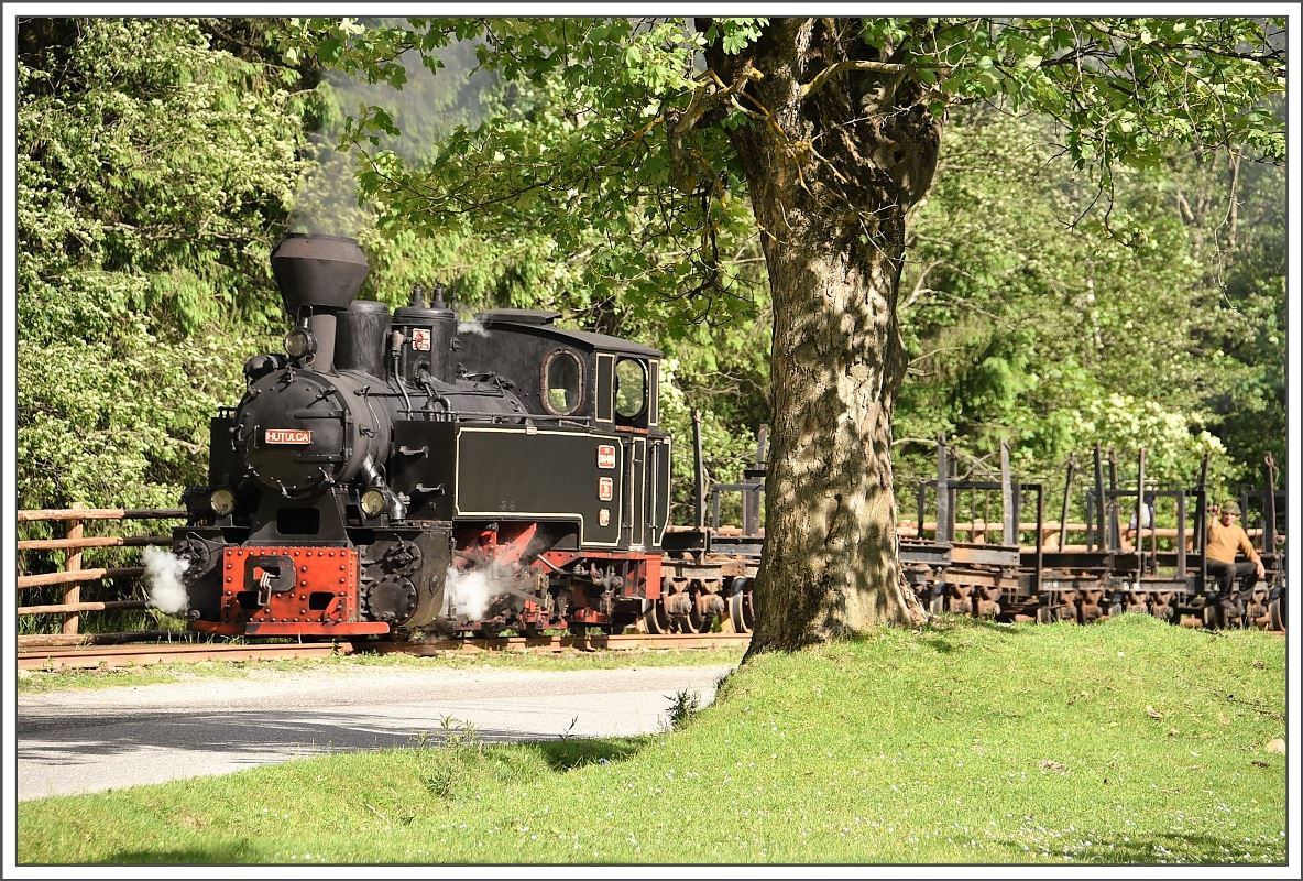 Mit Frischwasser versorgt, setzt 764.404R ihren Weg nach Argel fort. (14.06.2017)