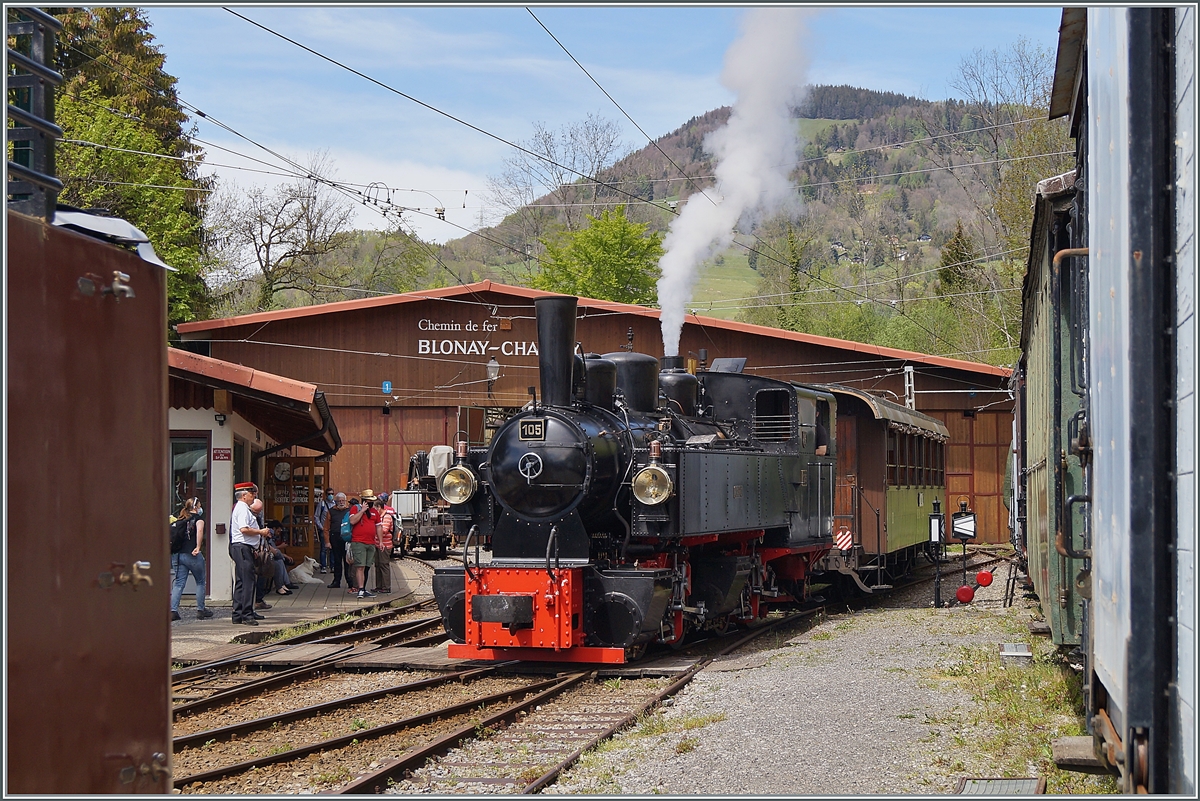 Mit der G 2x 2/2 105 von Blonay nach Chaulin: die G 2x 2/2 105 ist mit ihrem Zug nun in Chaulin angekommen

9. Mai 2021