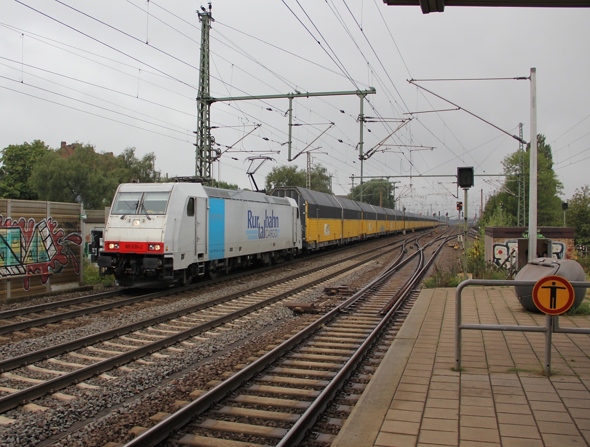 Mit geschlossenen ARS-Autotransportwagen kam am 11.09.2013 die 185 639-2 aus Richtung Seelze durch Hannover Linden-Fischerhof.