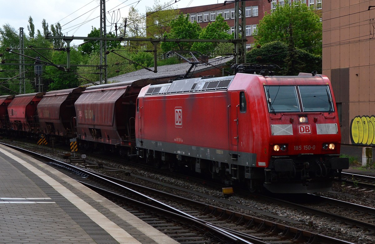 Mit Getreidewagen am Haken kommt die 185 150-0 durch Hamburg Harburg gefahren.....am Samstag den 9. Mai 2015