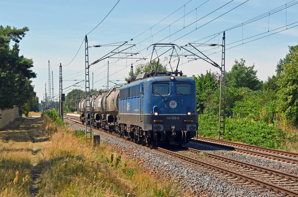Mit lediglich vier Kesselwagen rollte 140 656 der EGP am 24.07.22 durch Wittenberg-Labetz Richtung Falkenberg(E).