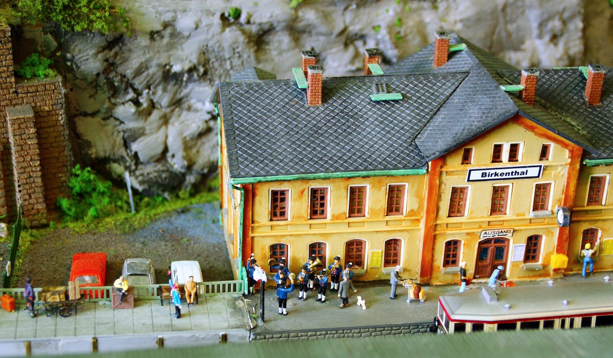 Mit Musik werden die Gäste empfangen

Anlage  Von Birkenthal nach Waldaue, Spur TT
Datum:16.04.2014