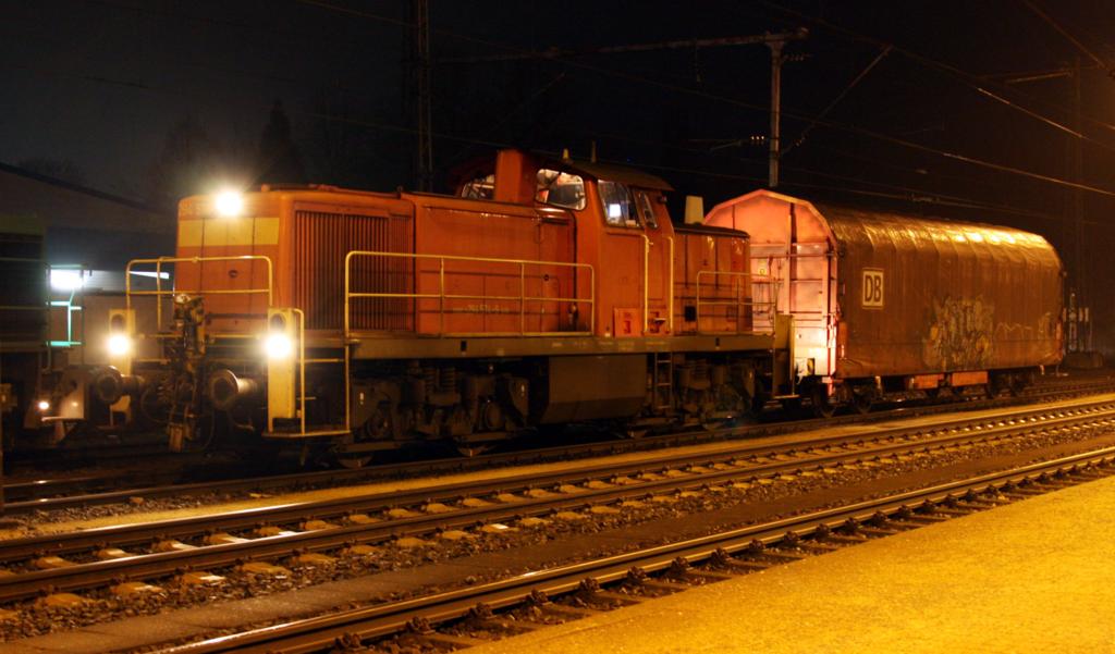 Mit nur einem Wagen am Haken kam am 3.2.2015 um 6.35 Uhr die DB 295574 aus Richtung Salzbergen in Bad Bentheim an.