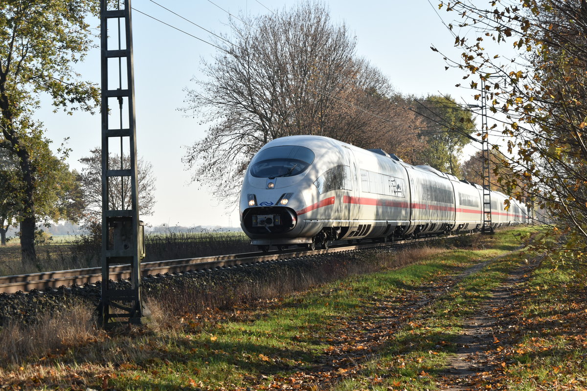 Mit offener Schnautze kommt hier der Niederlnder Namens Arnhem alias 4652 bei Boisheim als Umleiter gen Venlo gefahren. Samstag den 17.11.2018