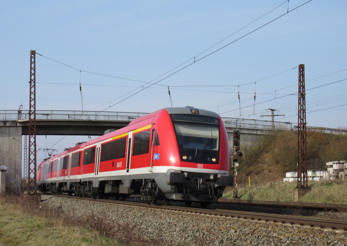 Mit schiebender 111 185-5 erreicht am 17.Mrz 2015 die RB 58051 nach Bamberg den Bahnhof Retzbach-Zellingen.
