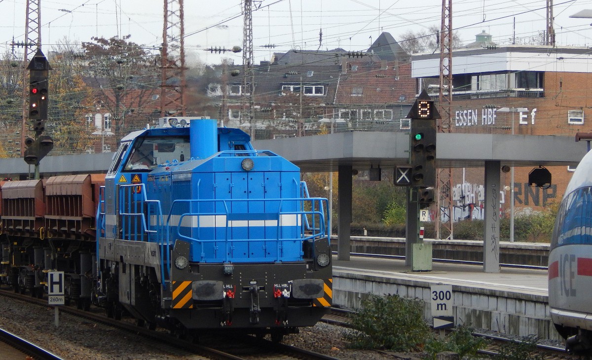 Mit Vmax 25km/h auf Rangierfahrt schob die 180 000-6 alias G 18-SP-018 ein paar Güterwagen in den ehemaligen Essener Güterbahnhof. 180 000-6 ist seit dem 24.9 im Fuhrpark von Spitzke und trägt den Namen G 18-SP-018.

Essen 12.11.2015