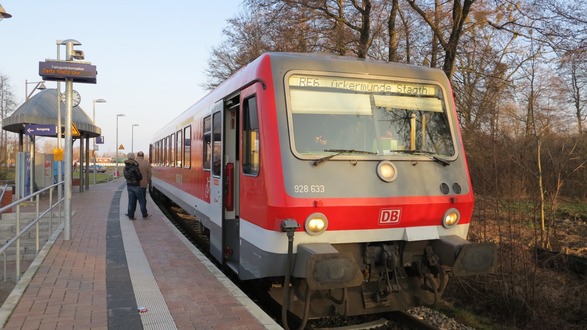 Mit VT628 633 in Ueckermünde Stadthafen am 27.12.2013