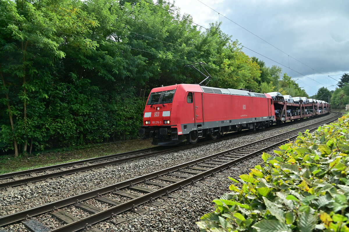 Mittagsaudi gezogen von der 185 276 am Mittag des 28.9.2022 gen Heidelberg durch Neckargerach.