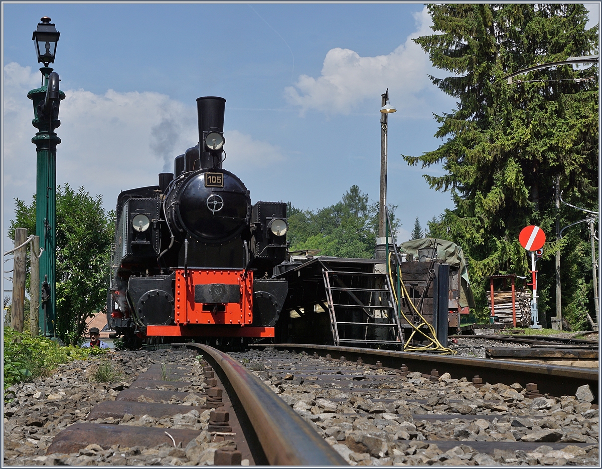 Mittagspause für die G 2x 2/2 N° 105 der B-C in Chaulin.
1. August 2017