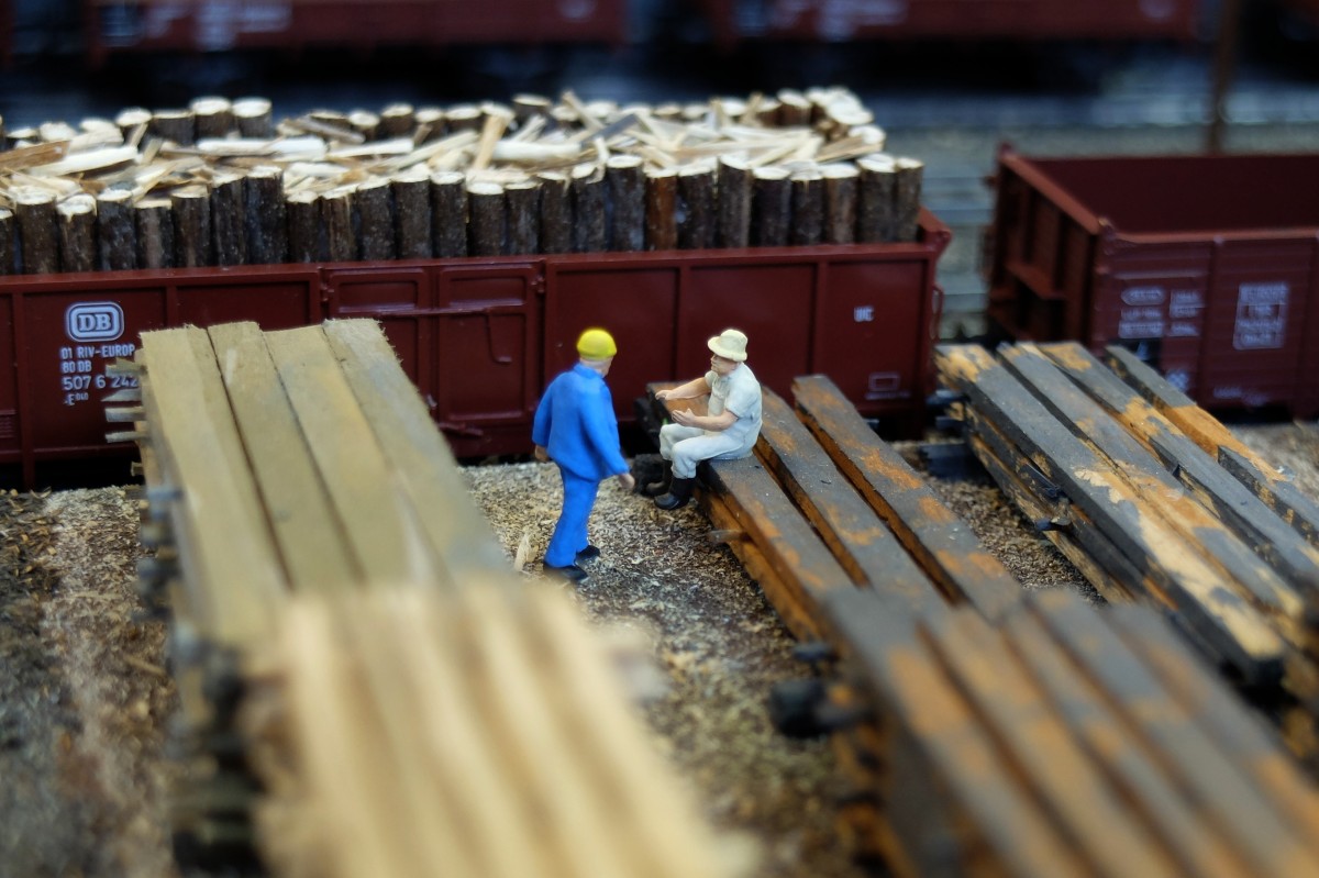 Mittagspause im Sägewerk Hübel & Platzer. (Bahnhofsmodell Tirschenreuth), 03.04.2015