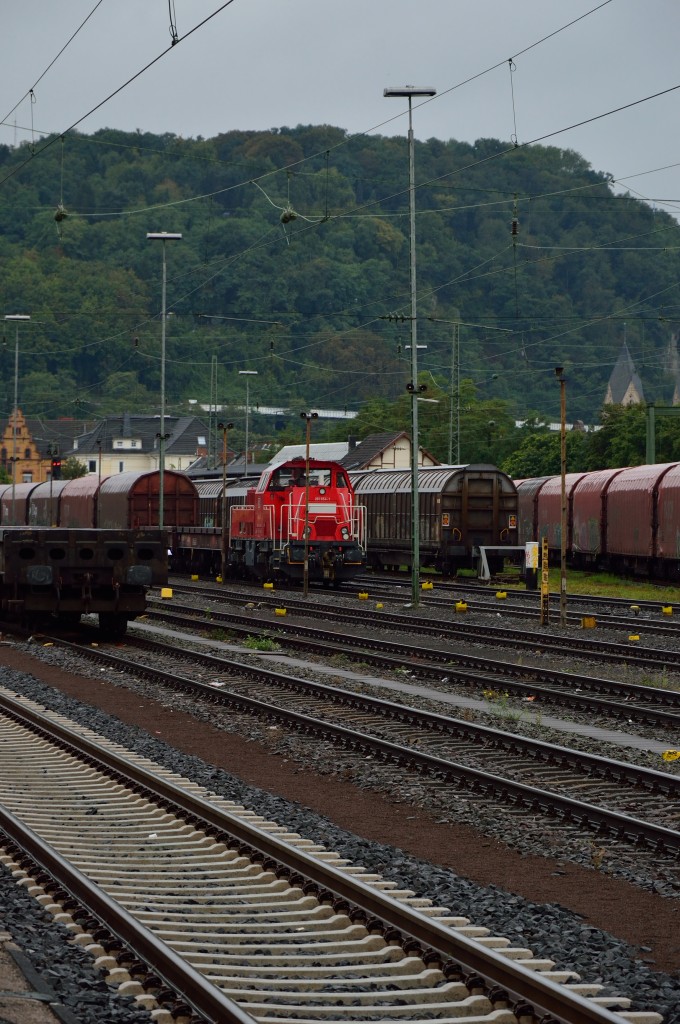 Mittagspause scheint die 261 054-1 zu haben, als sie am 14.9.2013 in Andernach im Bahnhof steht.