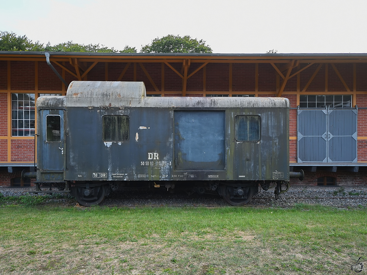 Mitte August 2021 war am Heringsdorfer Bahnhof dieser Packwagen (20 50 93 -20 428 9) zu sehen.