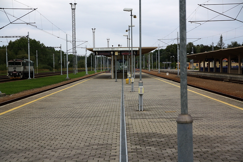 Mittelbahnsteig des Bahnhof Ceske Velenice am Morgen des 23.September 2018.