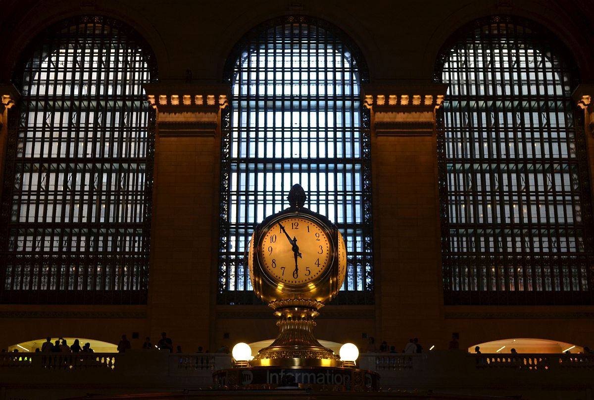 Mitten in der Halle des New Yorker Grand Central Terminal steht der historische Informationspavillon mit der inzwischen weltberühmten Uhr. 20.6.2014