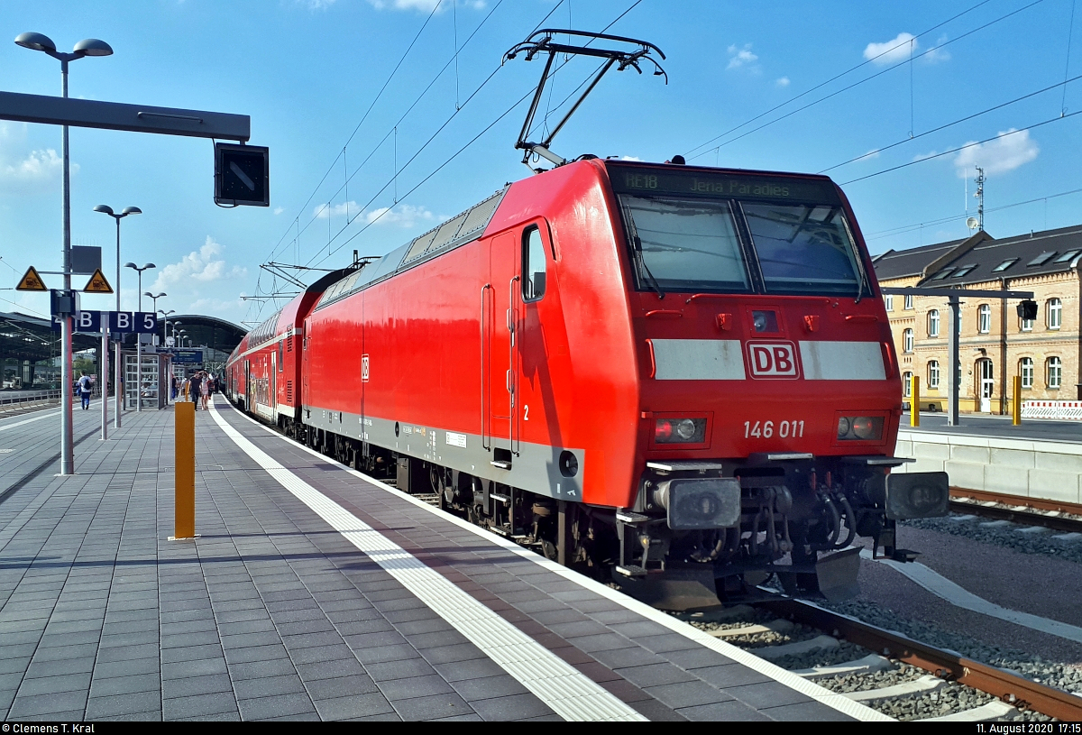 Mittlerweile auch beim Saale-Express im Einsatz:
146 011-2 steht im Startbahnhof Halle(Saale)Hbf abweichend auf Gleis 5 A-C.
(Smartphone-Aufnahme)

🧰 Elbe-Saale-Bahn (DB Regio Südost)
🚝 RE 4893  Saale-Express  (RE18) Halle(Saale)Hbf–Jena Paradies [+10]
🕓 11.8.2020 | 17:15 Uhr