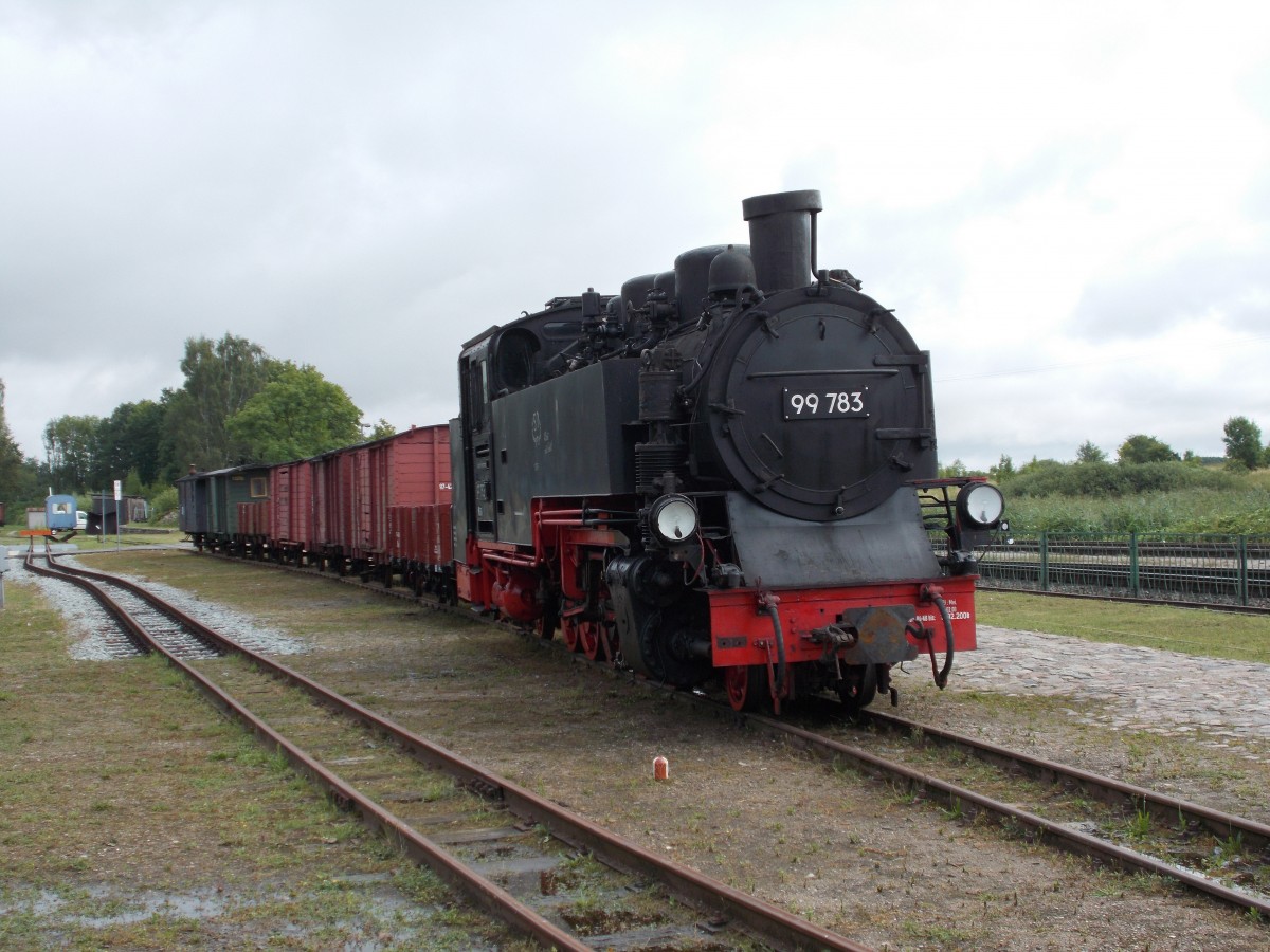 Mittlerweile auch wieder Geschichte ist der Abstellplatz von 99 1783,am 04.August 2014,in Putbus.Die Lok ist zwar immer noch in Putbus aber sie steht nicht mehr an diesem Platz.