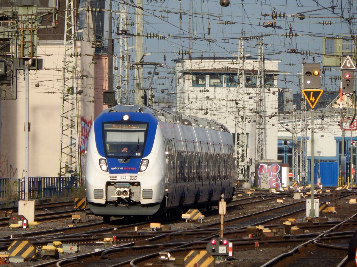 Mittlerweile ein gewohntes Bild in Köln. NX Triebzug 853 kam als Betriebsfahrt durch Köln Hbf gefahren.

Köln 05.12.2015