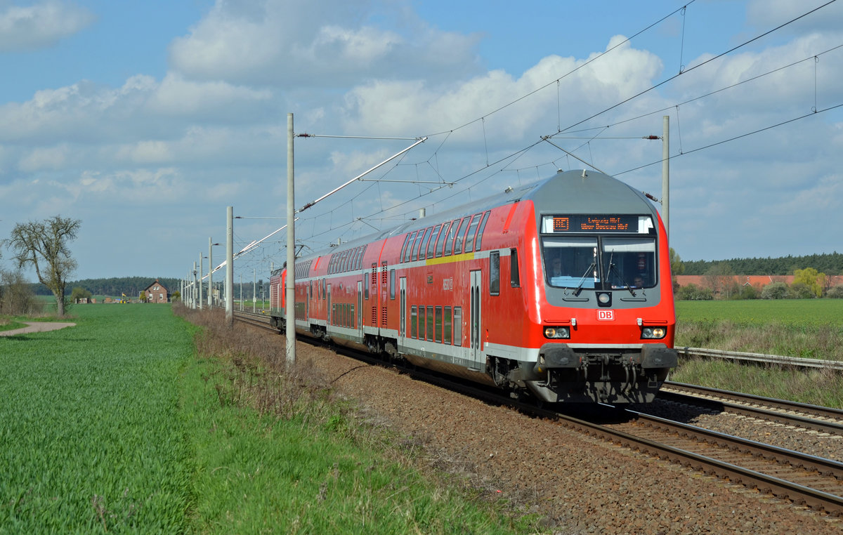 Mittlerweile fahren auch modernisierte Steuerwagen an den RE Magdeburg-Leipzig. Am 08.04.16 führte solch ein Steuerwagen einen RE nach Leipzig an. Fotografiert bei der Durchfahrt in Rodleben.