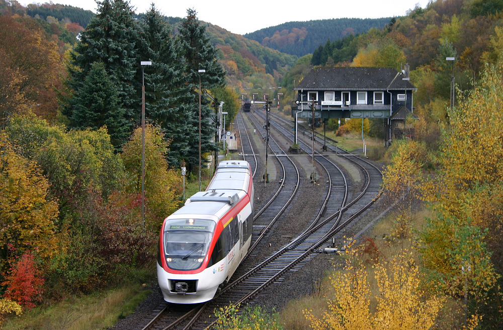 Mittlerweile historisch ist das Bahnunternehmen  Dortmund-Märkische Eisenbahn Gesellschaft .
Dieses Foto eines DME-Talents entstand am 23. Oktober 2004 in Brügge (Westfalen).